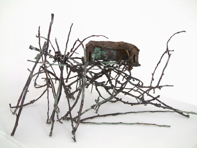 »House with Sticks«, Bron, 53 cm x 100 cm x 100 cm